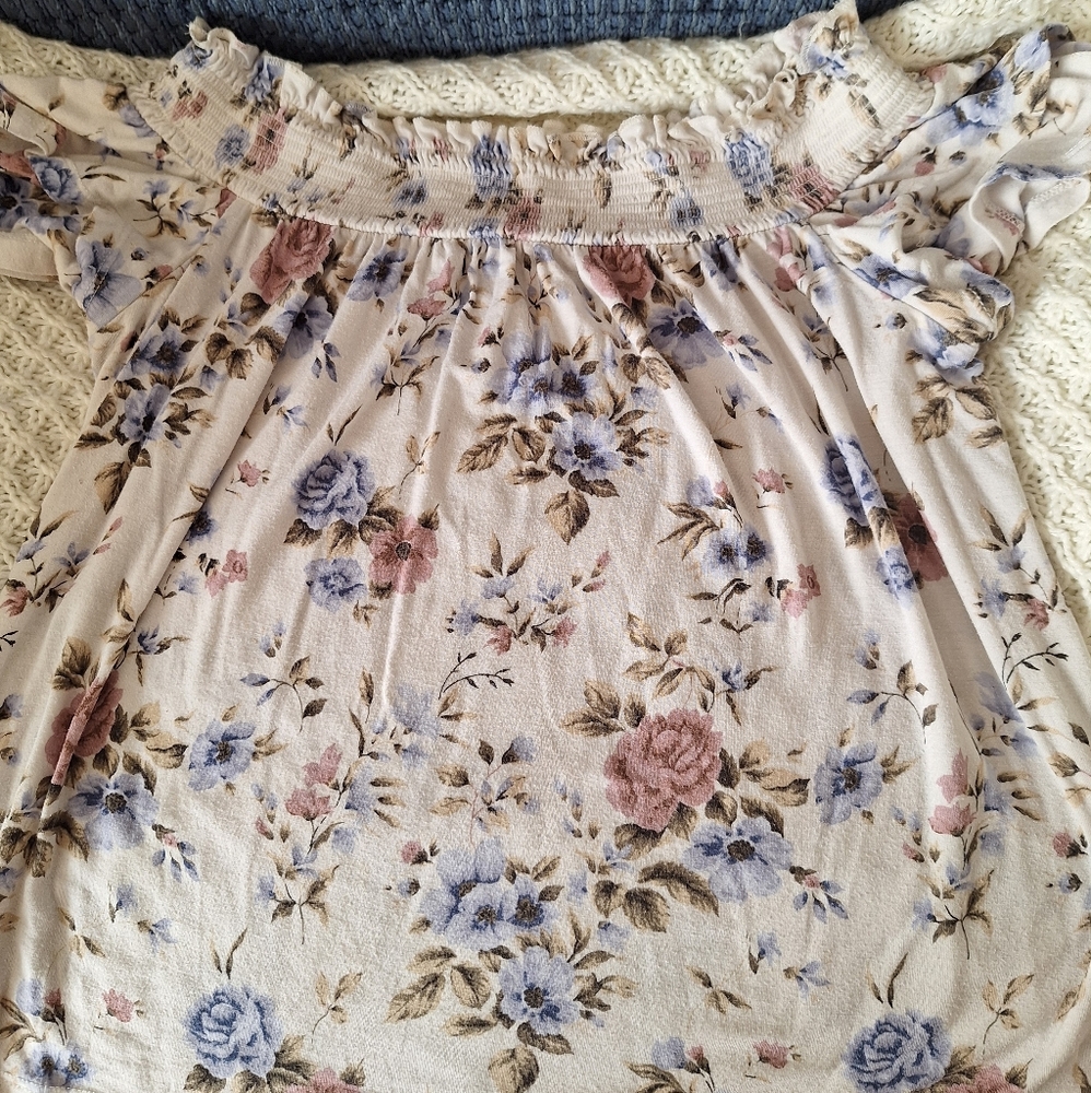 Cute White Floral Off-Shoulder Top, Size XS
